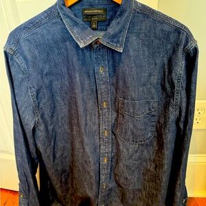 Banana republic chambray collared long sleeve button down. Never worn.
